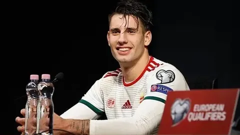 M. Marquez在2025年澳洲GP决赛起跑失误逆袭夺冠